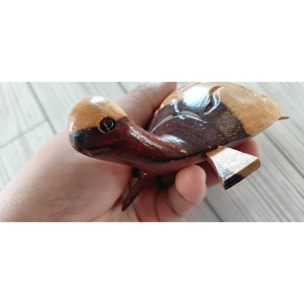 hand-carved‎ wooden turtle figurine folk art collectible item Jamaica Souvenir